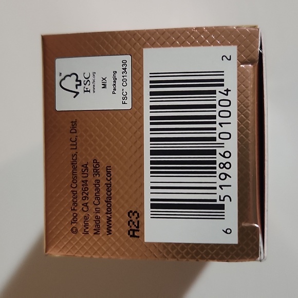 TOO FACED Light Beige Born This Way Healthy Glow - Picture 11 of 11